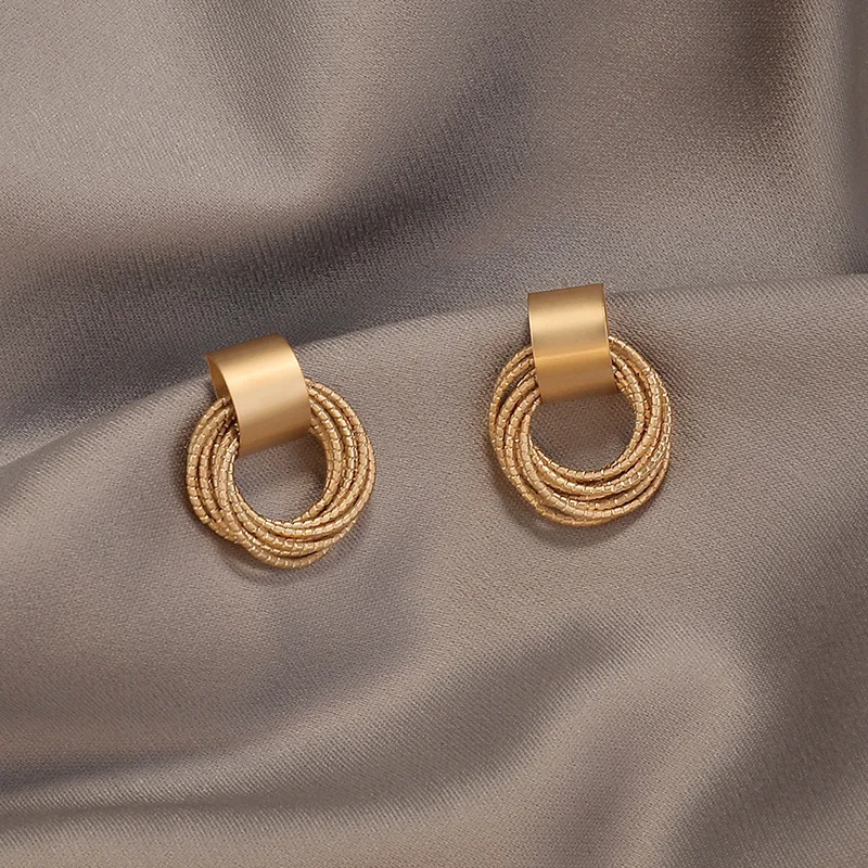Retro earrings 2023 new metallic gold multicolor small circle pendant jewelry fashion wedding party earrings female
Retro earrings 2023 new metallic gold multicolor small circle pendant jewelry fashion wedding party earrings female