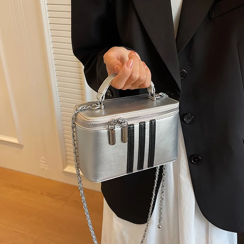 Niche Design Chain Crossbody Bag High-end Exquisite Mini Bucket Bag For Women Elegant Temperament Shoulder Bags Female Handbag 
Niche Design Chain Crossbody Bag High-end Exquisite Mini Bucket Bag For Women Elegant Temperament Shoulder Bags Female Handbag