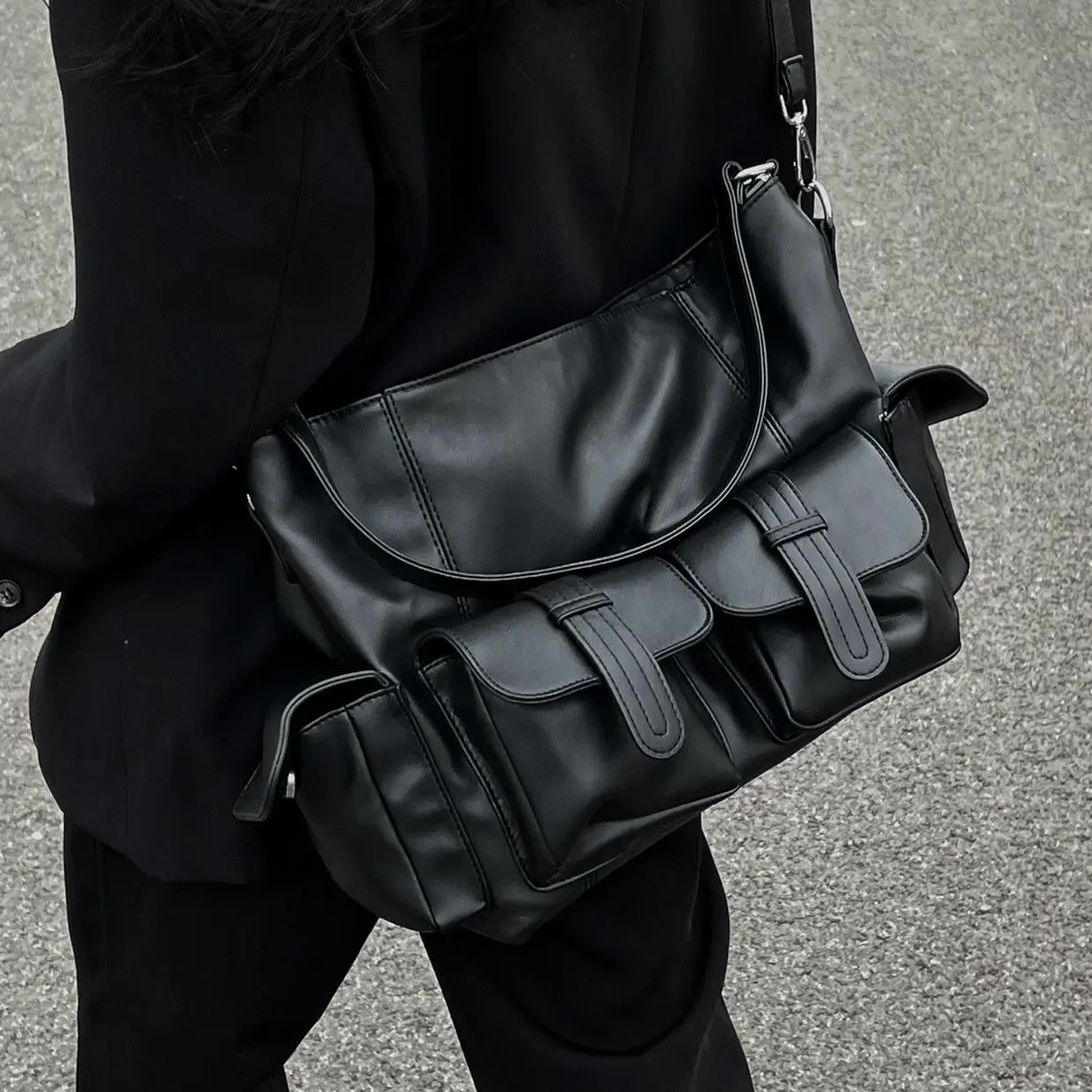 Harajuku Street Motorcycle Tote Bag Solid Color High Capacity PU Unisex Black Tourism Diagonal Straddle Shoulder Bag
Harajuku Street Motorcycle Tote Bag Solid Color High Capacity PU Unisex Black Tourism Diagonal Straddle Shoulder Bag