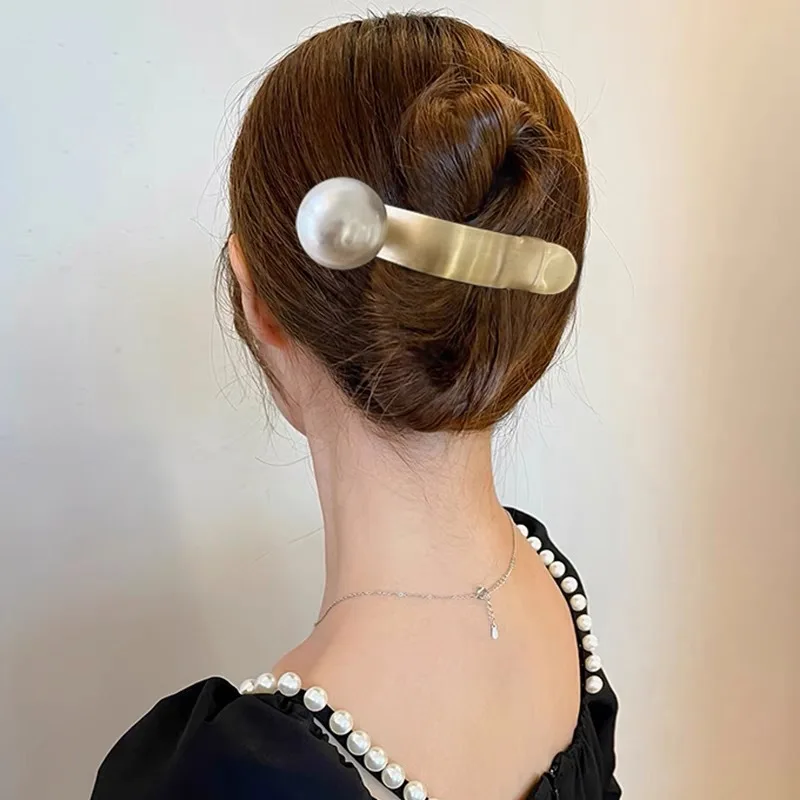 Korean Fashion Pearl Hair Claw Clips For Women Girls Elegant Metal Geometric Hairpin Barrette Jaw Clip Ponytail Hair Accessories
Korean Fashion Pearl Hair Claw Clips For Women Girls Elegant Metal Geometric Hairpin Barrette Jaw Clip Ponytail Hair Accessories