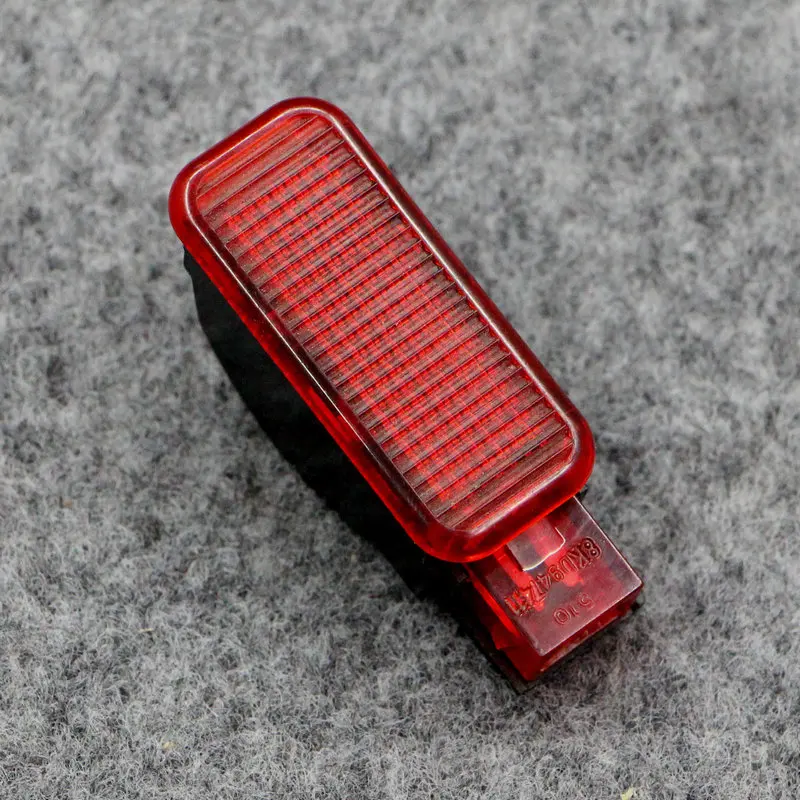 Apply to aud-i A7 Q3 Q5 Q7 TT R8 A6 s6 A3 S3 A4 S4 RS6 RS7 Door warning light Door lamp Floor lamp 8KD 947 411 
Apply to aud-i A7 Q3 Q5 Q7 TT R8 A6 s6 A3 S3 A4 S4 RS6 RS7 Door warning light Door lamp Floor lamp 8KD 947 411