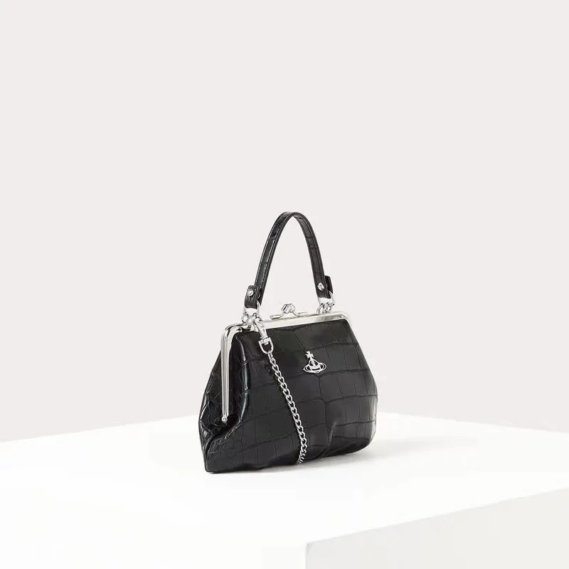 Black and silver crocodile bag pattern dumpling bag planet chain high-end messenger portable retro high-end texture casual bag
Black and silver crocodile bag pattern dumpling bag planet chain high-end messenger portable retro high-end texture casual bag