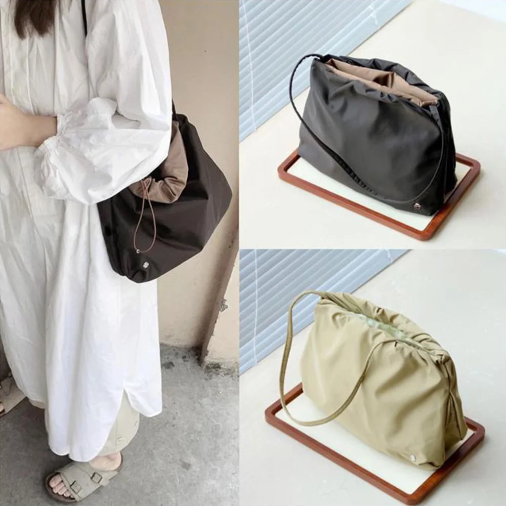 

The Women's Row Nylon Pleated Drawstring Cloud Bag Bourse Commuter Bag Large Capacity Lightweight Underarm Bag Shoulder Bag