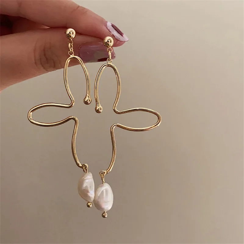 Asymmetry Metal Imitation Pearl Earrings European and American Style Personality Fashion Stud Earrings Ms Travel Accessories
Asymmetry Metal Imitation Pearl Earrings European and American Style Personality Fashion Stud Earrings Ms Travel Accessories