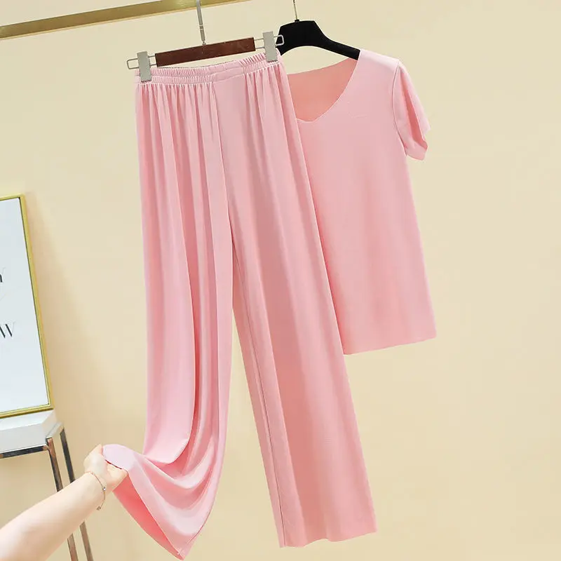 Ice Silk Short-sleeved T-shirt + Trousers Two-piece Women's Summer V-neck Thin and Thin Section Casual Loose Wide-leg Pants
Ice Silk Short-sleeved T-shirt + Trousers Two-piece Women's Summer V-neck Thin and Thin Section Casual Loose Wide-leg Pants
