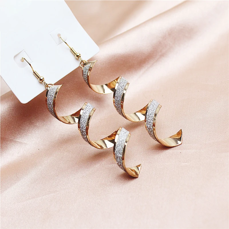 Wholesale Gold Shiny Spiral Gold Fashion Earring for Women Girls Dangle Drop Party Wedding Earrings Statement Trendy Accessory
Wholesale Gold Shiny Spiral Gold Fashion Earring for Women Girls Dangle Drop Party Wedding Earrings Statement Trendy Accessory