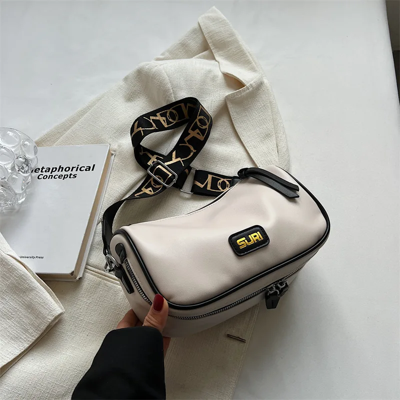 New Luxury Tassel Small Messenger Bag For Women Lingge Embroidery Casual Female Shoulder Bag 2022 Fashion Ladies Crossbody Bags
New Luxury Tassel Small Messenger Bag For Women Lingge Embroidery Casual Female Shoulder Bag 2022 Fashion Ladies Crossbody Bags