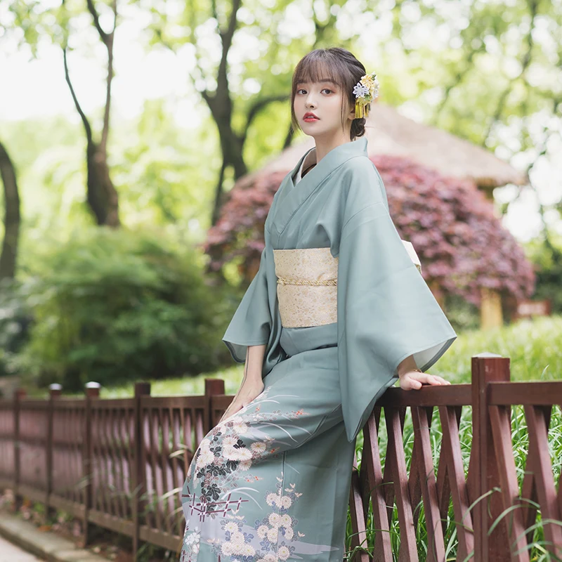 Women's Japanese Traditional Kimono Beautiful Blue Color Crane Prints Classic Yukata Photography Dress Cosplay Costume
Women's Japanese Traditional Kimono Beautiful Blue Color Crane Prints Classic Yukata Photography Dress Cosplay Costume