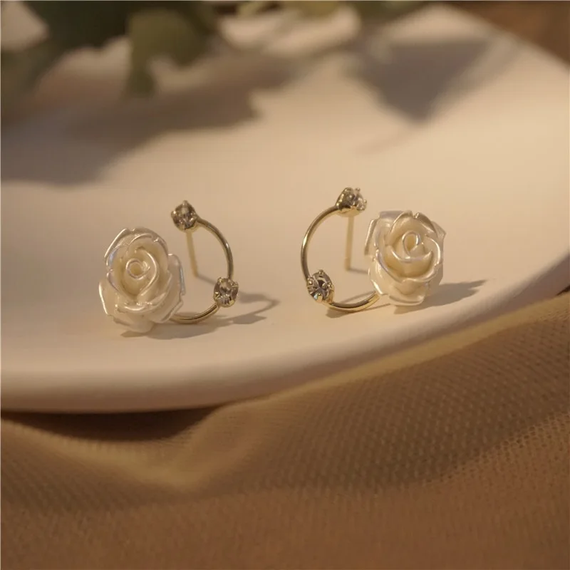 Retro French light luxury Flower Silver Needle Diamond Earrings clip on earrings flower earrings jewelry earrings for women
Retro French light luxury Flower Silver Needle Diamond Earrings clip on earrings flower earrings jewelry earrings for women