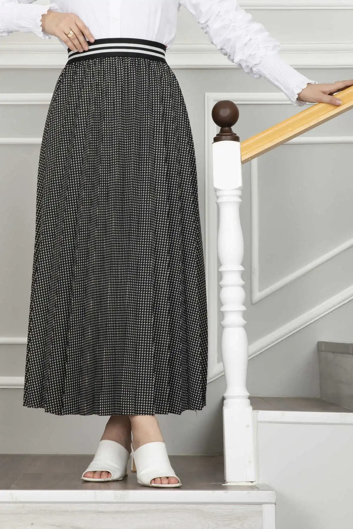 2022 New Fashion Tiny Crowbar Pattern Hijab Skirt Women Youth Fashion Casual Version Ladies Abaya Stylish Quality LuxuryDesigner
2022 New Fashion Tiny Crowbar Pattern Hijab Skirt Women Youth Fashion Casual Version Ladies Abaya Stylish Quality LuxuryDesigner