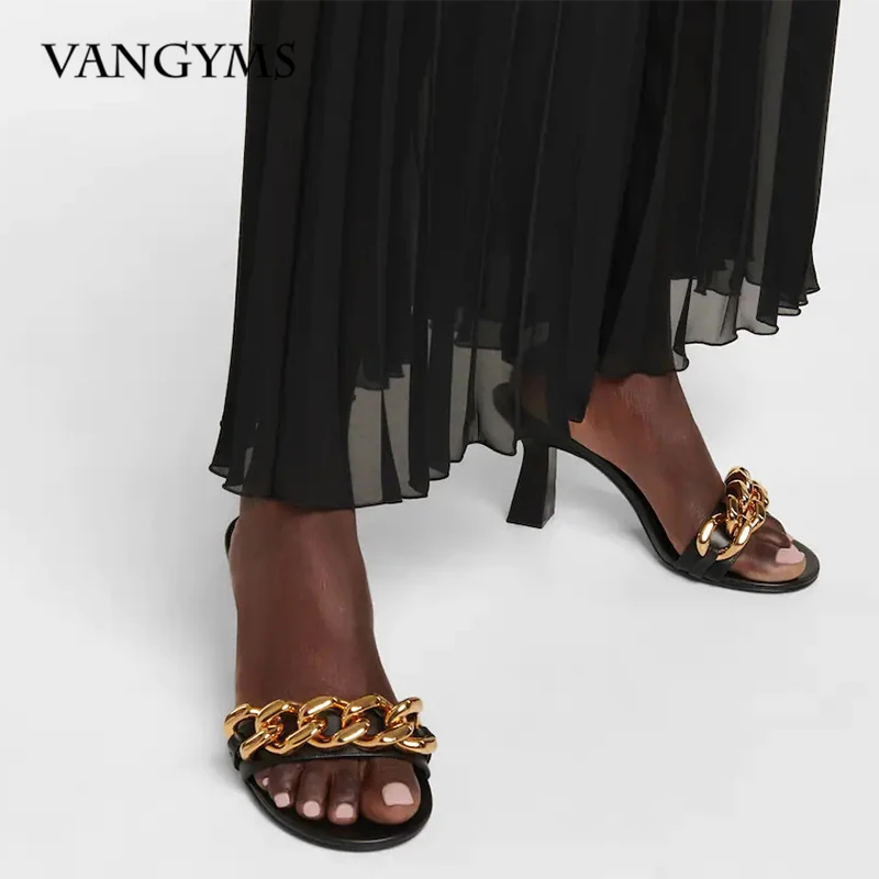 2022 Summer Brand Round Head Sandals Metal Chain Thick High Heels Slippers simple plus size Sandalias De Las Mujeres
2022 Summer Brand Round Head Sandals Metal Chain Thick High Heels Slippers simple plus size Sandalias De Las Mujeres