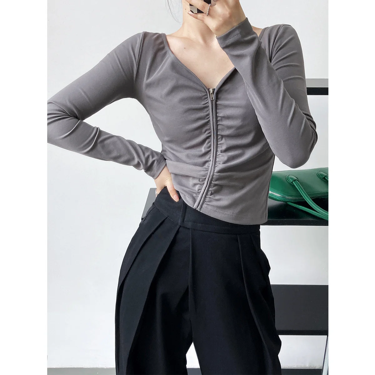 Solid Wrinkle Zipper Long Sleeve T-shirt Gray White V-neck Slim Fit Women's Tee Shirt
Solid Wrinkle Zipper Long Sleeve T-shirt Gray White V-neck Slim Fit Women's Tee Shirt