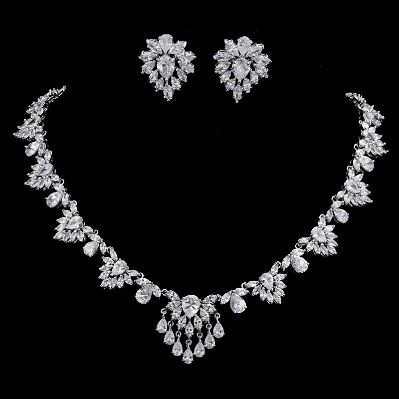SUGO Fashion Elegant Small Water Drop Tassel Shiny White Zirconia 2PCS Jewelry Sets for Bride Wedding Jewelry Accessories
SUGO Fashion Elegant Small Water Drop Tassel Shiny White Zirconia 2PCS Jewelry Sets for Bride Wedding Jewelry Accessories