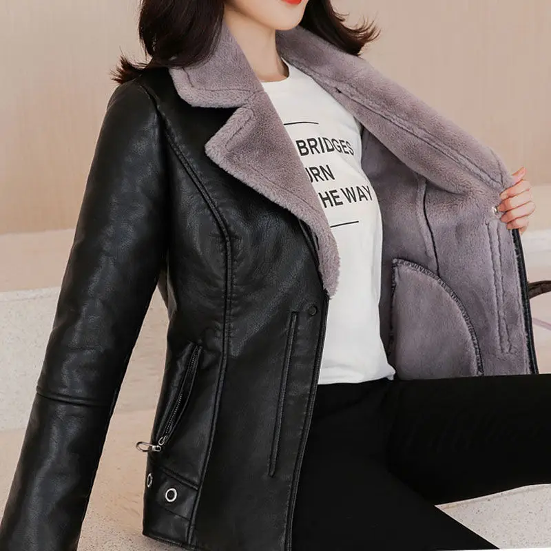 Autumn and winter leather clothes for women, thickened and plush warm clothes, short women's leather coat
Autumn and winter leather clothes for women, thickened and plush warm clothes, short women's leather coat