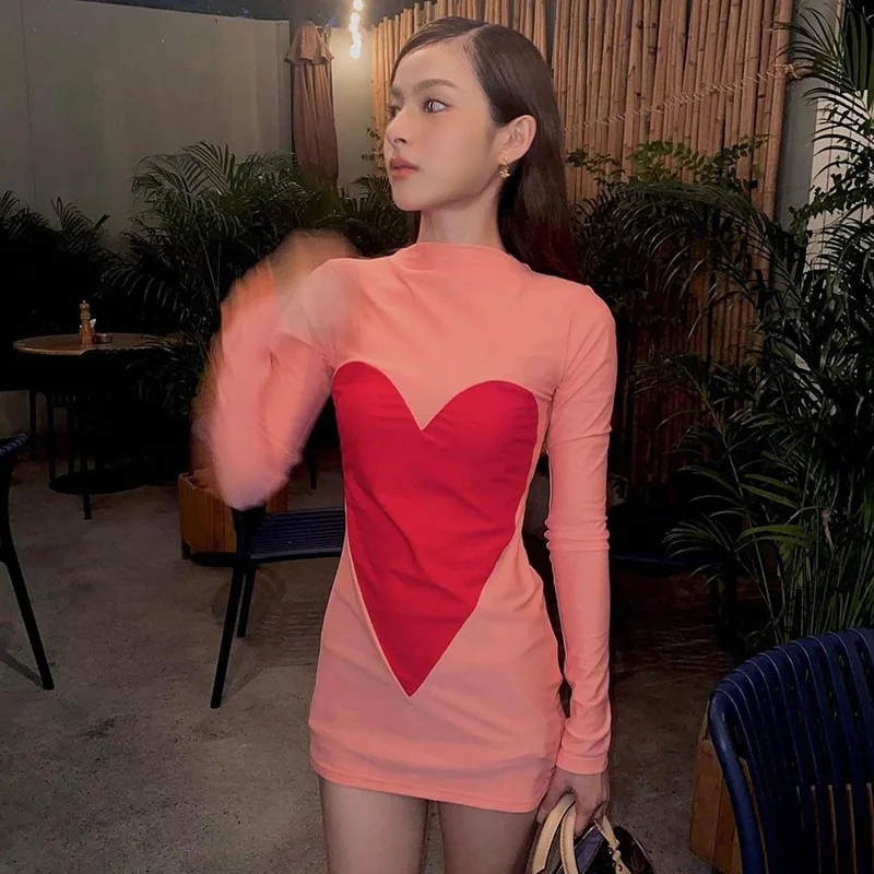 

Hot selling new fashion trends in Europe and America, love contrast pink long sleeved standing collar women's slim fitting dress