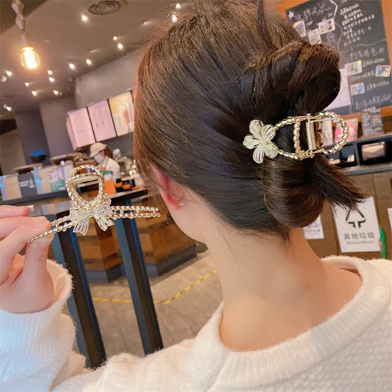 2022 New Ladies Hair Clip Gold Hollow Geometric Metal Hair Claw Daisy Flower Retro Fashion Hair Clip Hair Accessories
2022 New Ladies Hair Clip Gold Hollow Geometric Metal Hair Claw Daisy Flower Retro Fashion Hair Clip Hair Accessories