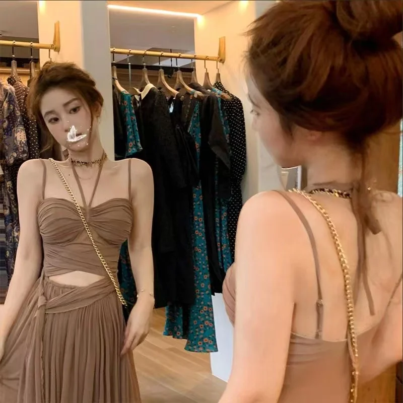 Gentle wind hanging neck sling thin waist dress heavy industry design beautiful breast-bound skirt summer
Gentle wind hanging neck sling thin waist dress heavy industry design beautiful breast-bound skirt summer