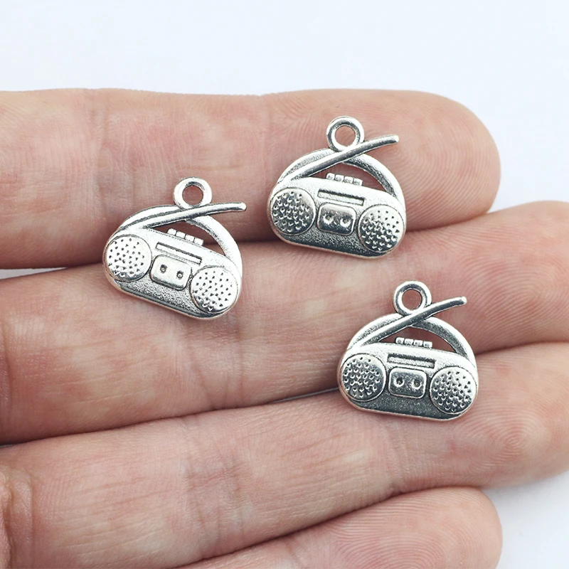 Newest 15Pieces 15*15mm Zinc Alloy Antique Silver Color Radio Charms Necklace Pendant Accessory For DIY Jewelry Handcraft
Newest 15Pieces 15*15mm Zinc Alloy Antique Silver Color Radio Charms Necklace Pendant Accessory For DIY Jewelry Handcraft