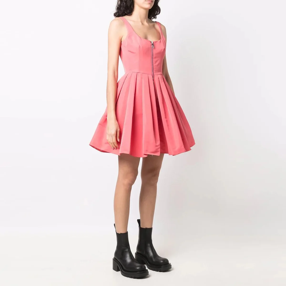 Sweet age-reducing tutu skirt women, new summer 2022 pink sleeveless temperament thin high waist open back short pleated dress
Sweet age-reducing tutu skirt women, new summer 2022 pink sleeveless temperament thin high waist open back short pleated dress