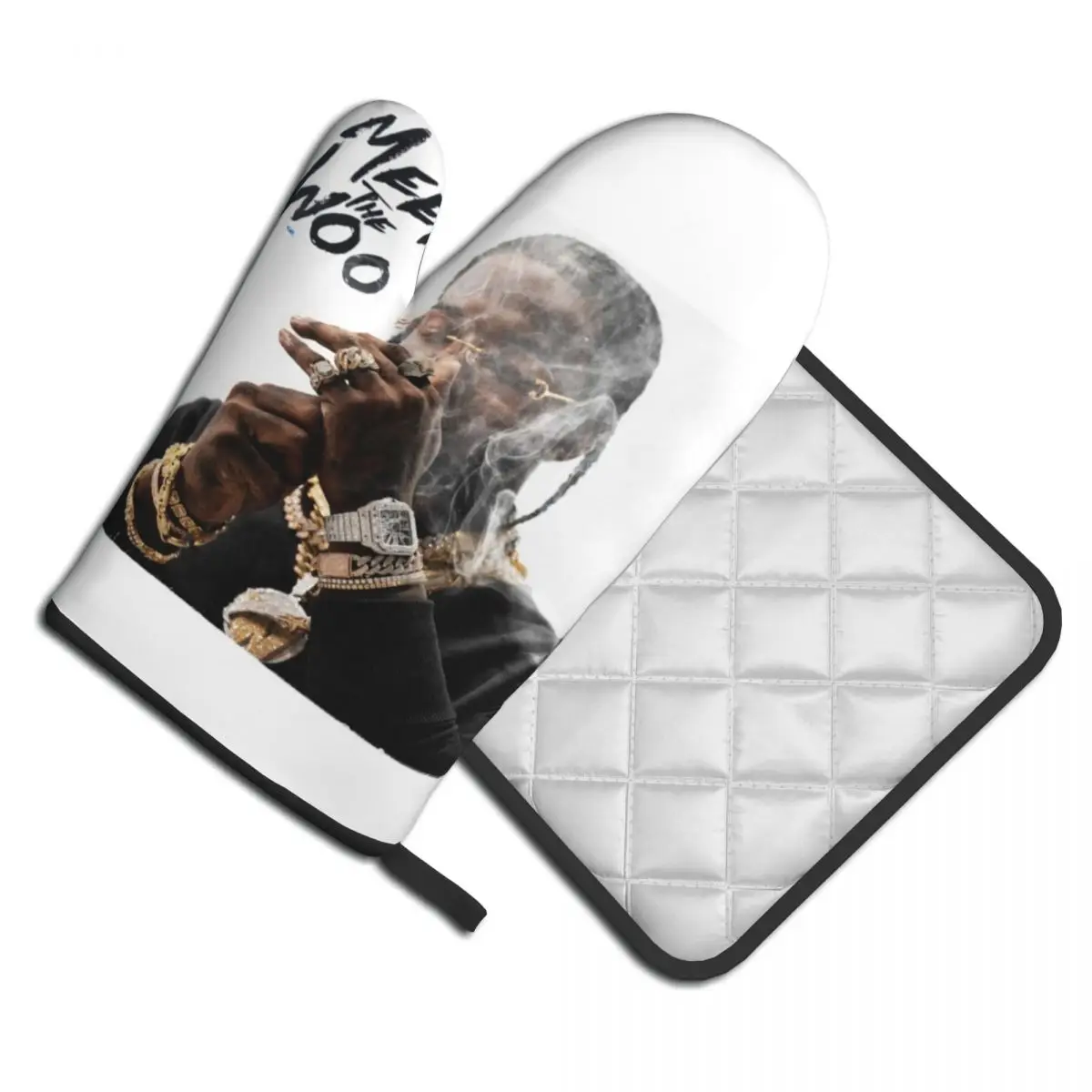 Кухонные перчатки Pop Smoke Meet The Woo, перчатки для жарки, горячая модель, держатель для горшка, набор жаропрочных рукавиц для гриля, фритюрницы
Кухонные перчатки Pop Smoke Meet The Woo, перчатки для жарки, горячая модель, держатель для горшка, набор жаропрочных рукавиц для гриля, фритюрницы