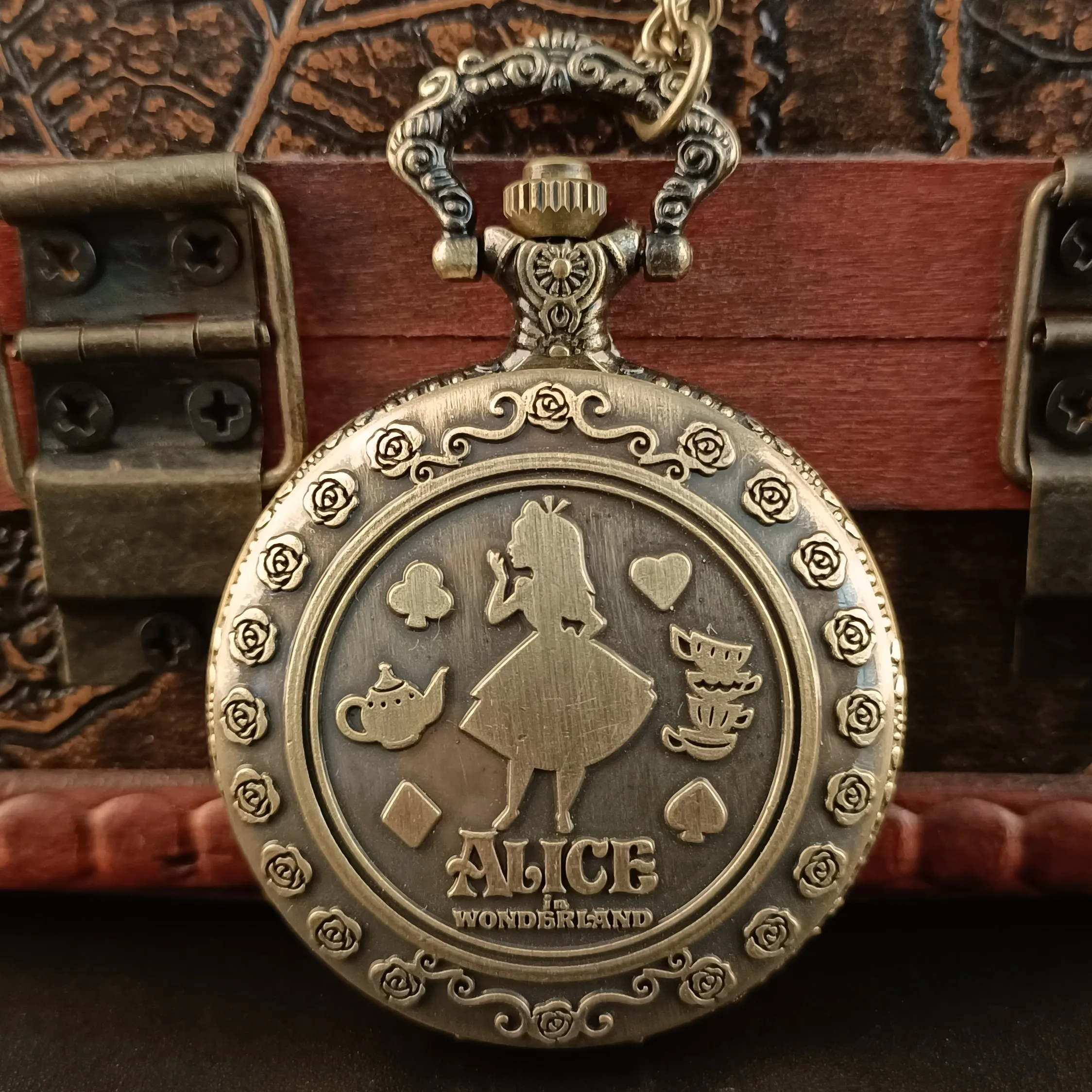 Hot Sale Ladies Kids Quartz Pocket Watch Necklace Pendant Vintage Bronze Fashion Pocket Fob Watches Girls Birthday Gift
Hot Sale Ladies Kids Quartz Pocket Watch Necklace Pendant Vintage Bronze Fashion Pocket Fob Watches Girls Birthday Gift