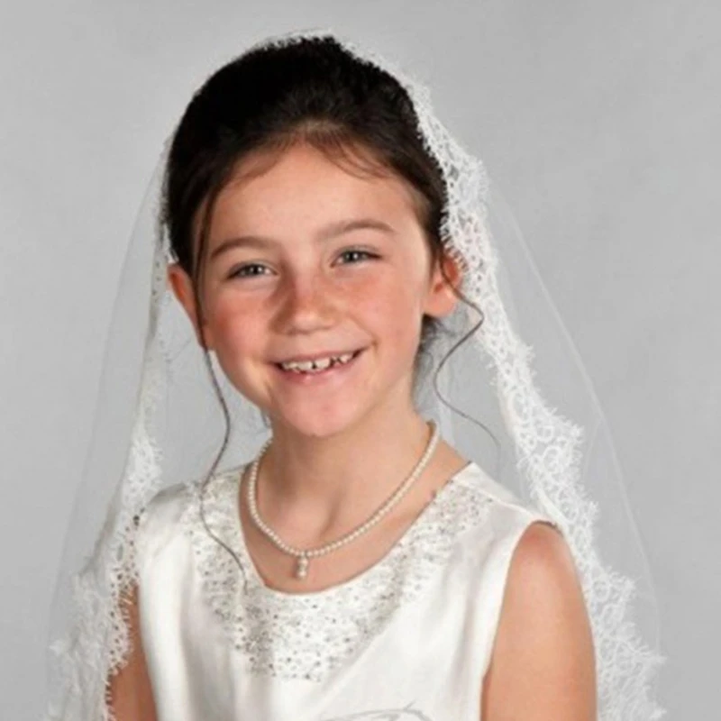 1 Tier Wedding Veil No Comb for Kids Lace Edge Sheer Tulle Veils for Flower Girl Short Length Girls Communion Headwear
1 Tier Wedding Veil No Comb for Kids Lace Edge Sheer Tulle Veils for Flower Girl Short Length Girls Communion Headwear