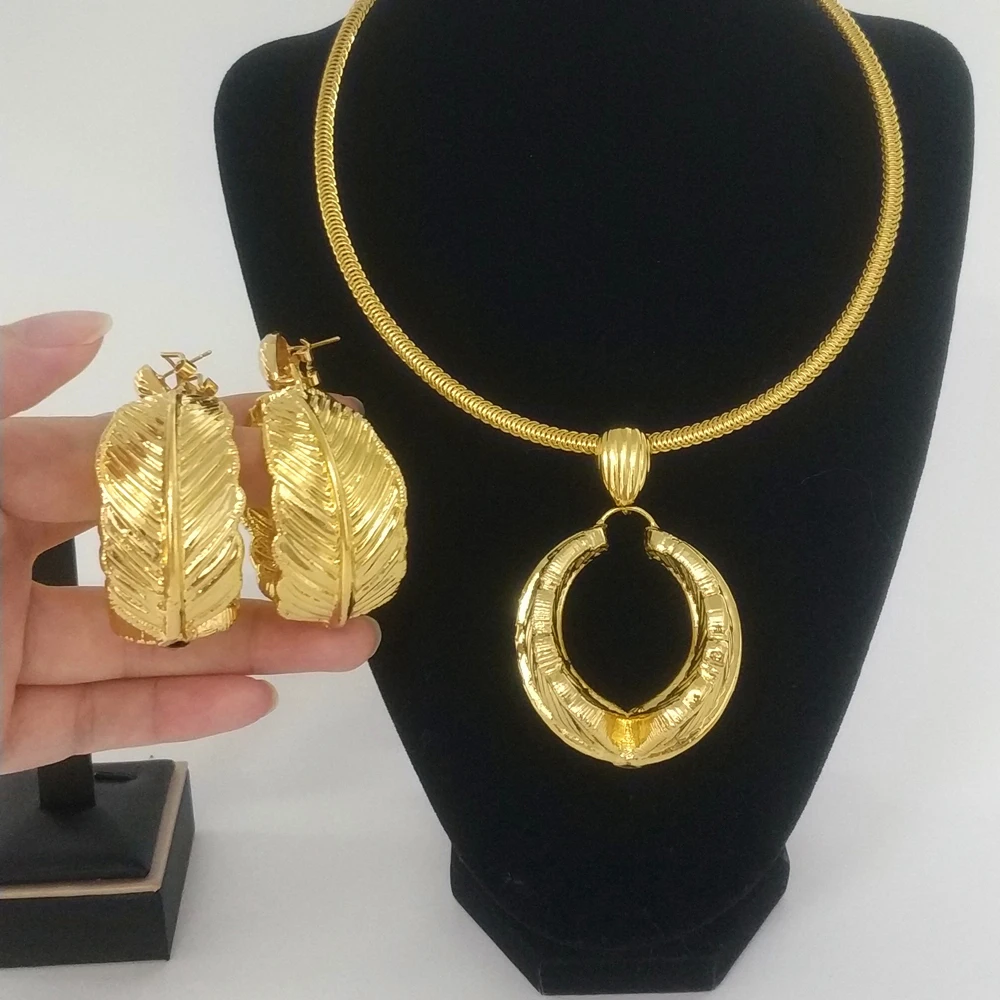 Italy New Design Ladies Gold Color Jewelry African Fashion Necklace Earring Set Dubai Jewelry Set
Italy New Design Ladies Gold Color Jewelry African Fashion Necklace Earring Set Dubai Jewelry Set