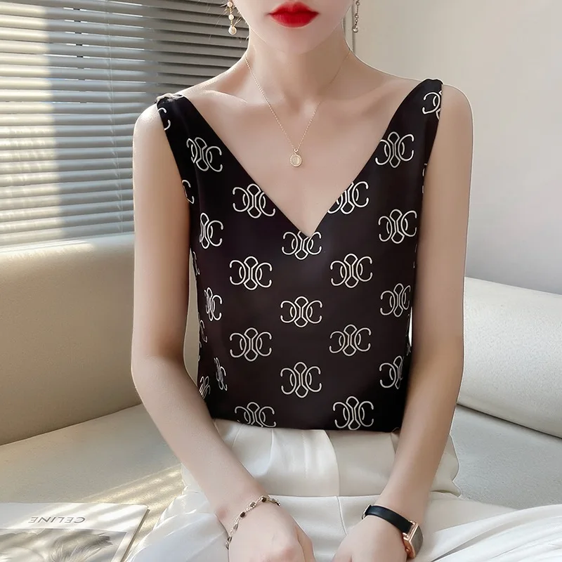 White camisole women's 2022 summer new suits with bottoming shirts and suspenders
White camisole women's 2022 summer new suits with bottoming shirts and suspenders