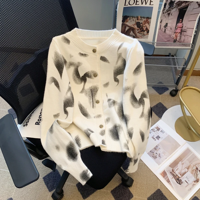 Autumn Fashion New Long Sleeve Round Neck Sweater Women Slim Fit Short Top Sweater Knit Cardigan Jacket
Autumn Fashion New Long Sleeve Round Neck Sweater Women Slim Fit Short Top Sweater Knit Cardigan Jacket