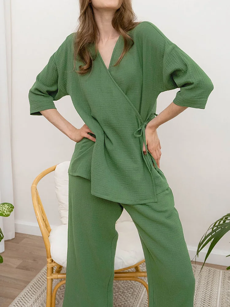 Cotton Women's Home Clothes 2 Piece Sets Green Lace Up V Neck Three Quarter Sleeve Pajamas Female Trouser Suits Spring
Cotton Women's Home Clothes 2 Piece Sets Green Lace Up V Neck Three Quarter Sleeve Pajamas Female Trouser Suits Spring