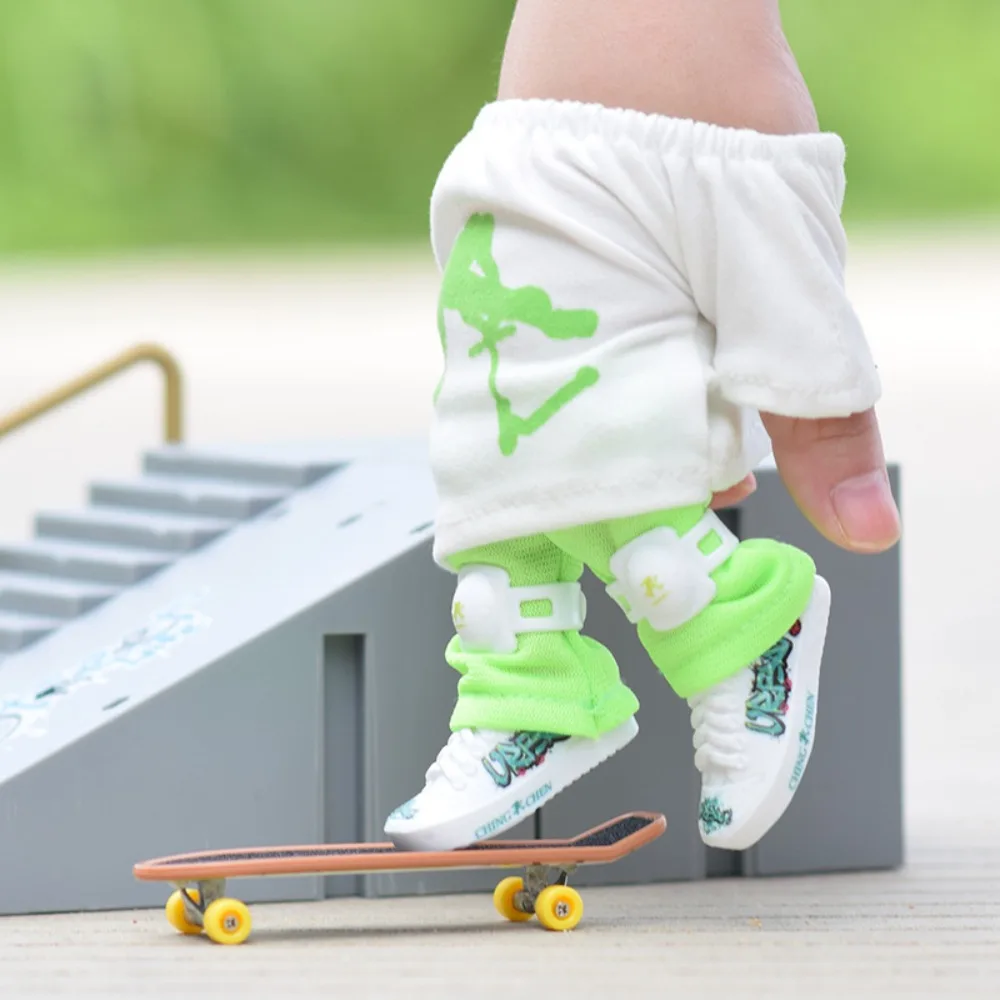 Mini Finger Clothing Scooter Set Small Finger Skateboard With Pants & Shoes Clothes Kit Mini Finger Skateboards Toy For Gift
Mini Finger Clothing Scooter Set Small Finger Skateboard With Pants & Shoes Clothes Kit Mini Finger Skateboards Toy For Gift