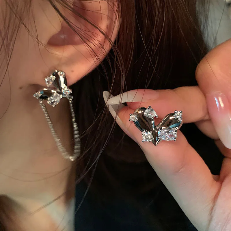 Minar Cute Romantic Bling Rhinestone Love Heart Tassel Earring for Women Long Chain Asymmetric Dangle Earrings Bridal Jewelry
Minar Cute Romantic Bling Rhinestone Love Heart Tassel Earring for Women Long Chain Asymmetric Dangle Earrings Bridal Jewelry
