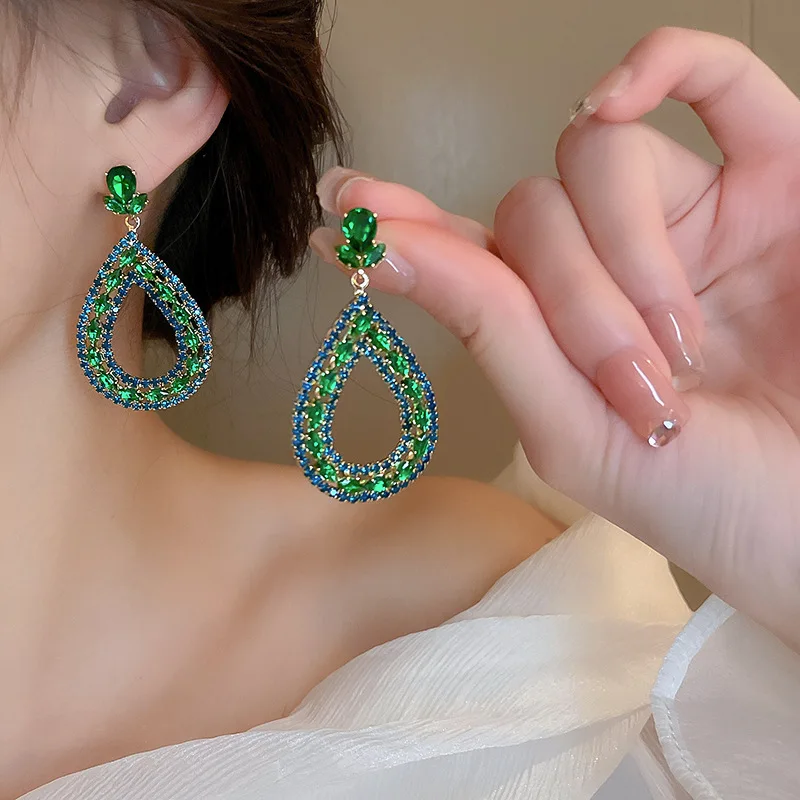 YAMEGA Bling Bling Oval Shape Green Crystal Hoop Earrings For Women Statement Drop Dangle Earrings Fashion Jewelry Accessories
YAMEGA Bling Bling Oval Shape Green Crystal Hoop Earrings For Women Statement Drop Dangle Earrings Fashion Jewelry Accessories