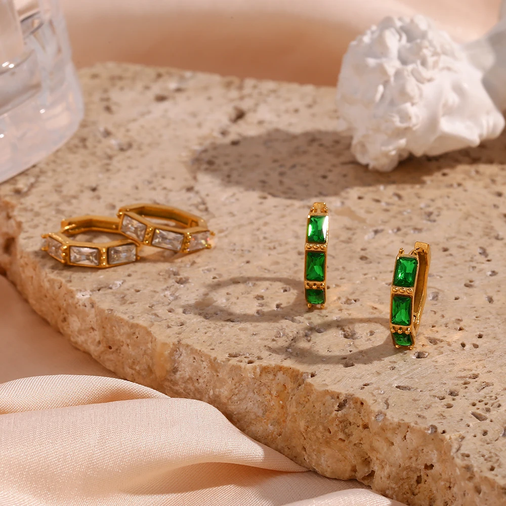 2022 New Bamboo Cubic Zirconia Stone Green Clear Small Huggies Hoop Earring Delicate Elegant Ladies Gold Plated Zircon Hoop
2022 New Bamboo Cubic Zirconia Stone Green Clear Small Huggies Hoop Earring Delicate Elegant Ladies Gold Plated Zircon Hoop