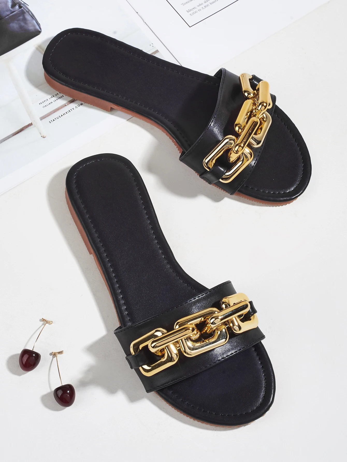 DOGHC 2022 NEW Summer Women's Sandals Flats Metal Chain Ladies Slides Square Toe Plus Size Beach Slip on Female Footwear shoes
DOGHC 2022 NEW Summer Women's Sandals Flats Metal Chain Ladies Slides Square Toe Plus Size Beach Slip on Female Footwear shoes