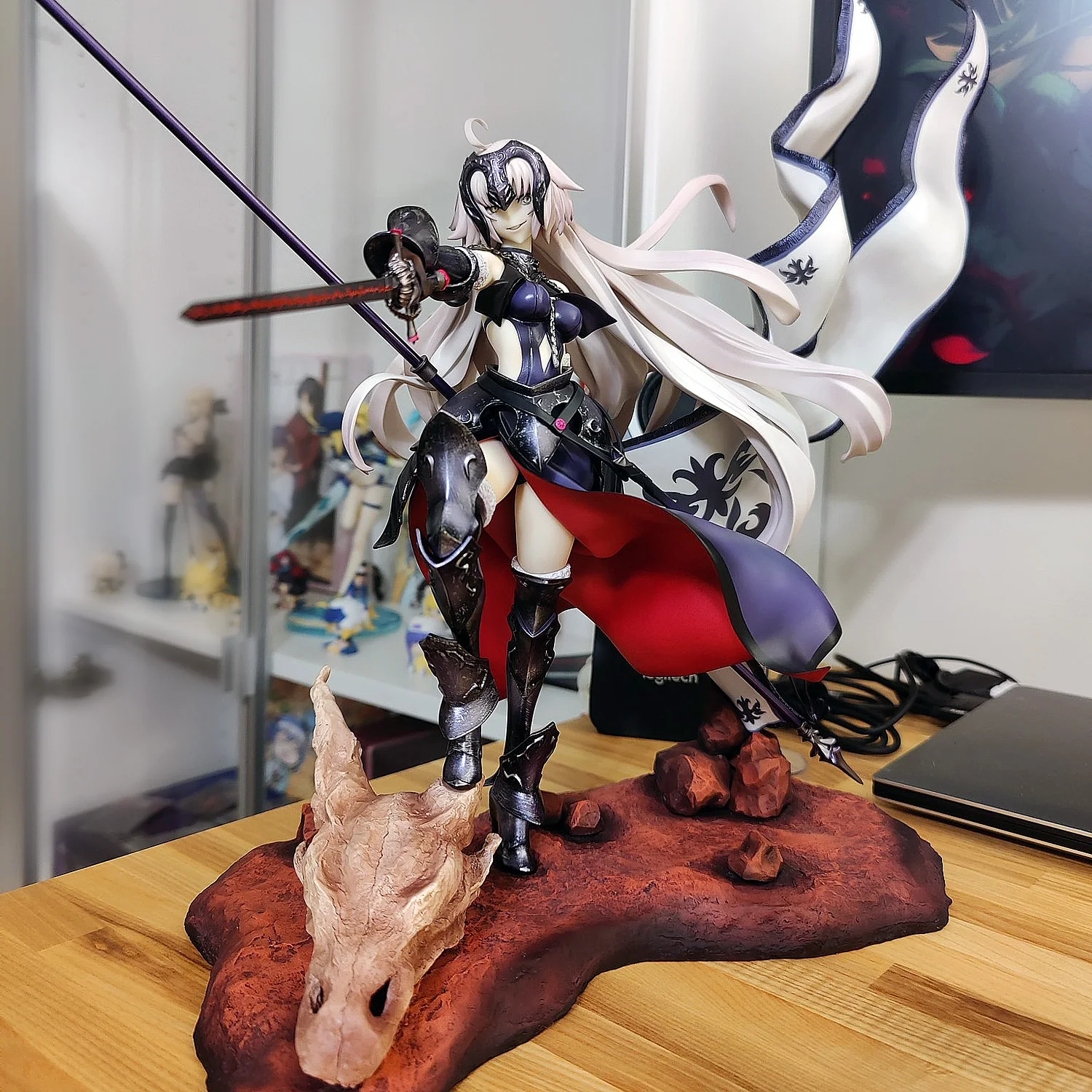 47cm Fate/Grand Order Jeanne d'Arc Alter PVC Action Japanese Anime Figures Collection Model Toys Doll Gift
47cm Fate/Grand Order Jeanne d'Arc Alter PVC Action Japanese Anime Figures Collection Model Toys Doll Gift