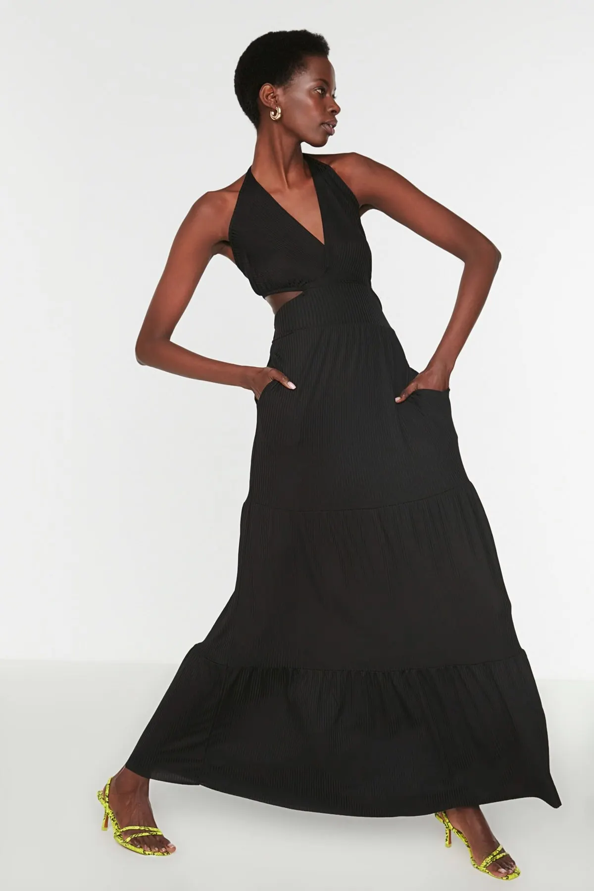 Women's Dress Black Cut Out Detailed Maxi Knitted Elegant Fashion Casual Casual Comfortable Short Sleeve Summer Boho Beach Dress
Women's Dress Black Cut Out Detailed Maxi Knitted Elegant Fashion Casual Casual Comfortable Short Sleeve Summer Boho Beach Dress