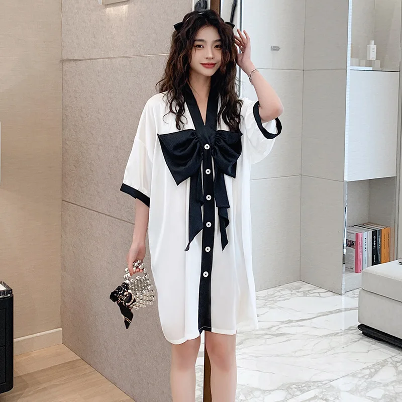 White Color Shirt Nightwear Dress with Big Bow Decoration Satin Chiffon Ladies Summer Playful Cute Lotus Leaf Collar Nightdress
White Color Shirt Nightwear Dress with Big Bow Decoration Satin Chiffon Ladies Summer Playful Cute Lotus Leaf Collar Nightdress