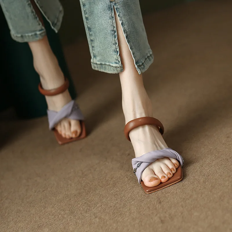 Niche High-end French Retro Sandals Women's Thick Heel 2022 Summer New Fashion All-match One Word Sandals and Slippers
Niche High-end French Retro Sandals Women's Thick Heel 2022 Summer New Fashion All-match One Word Sandals and Slippers