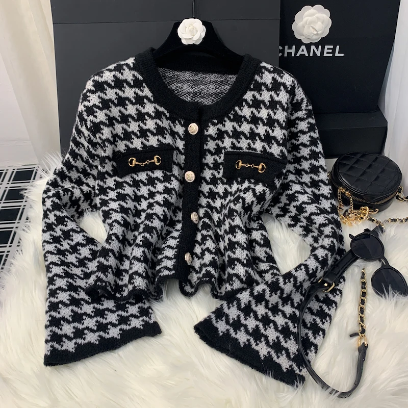 Женский короткий кардиган в клетку, с длинным рукавом
Женский короткий кардиган в клетку, с длинным рукавом