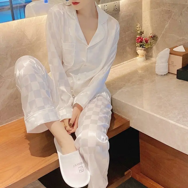 Autumn Ice Silk Mulberry Silk Casual Pajamas Set Large Size Lapel Thin Pajamas for Women Home Wear Loungewear Sleep Tops
Autumn Ice Silk Mulberry Silk Casual Pajamas Set Large Size Lapel Thin Pajamas for Women Home Wear Loungewear Sleep Tops