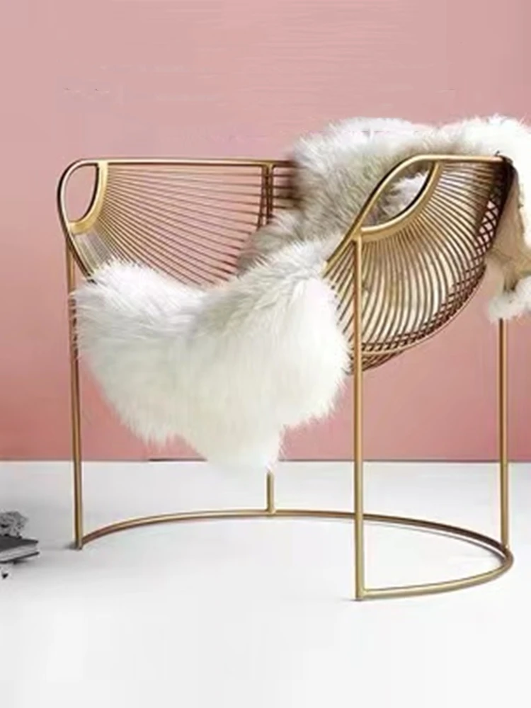 Light Luxury Net Red Chair Iron Art Hollow Design Living Room Decoration Gold Salón Furniture Cтулья для Kухни Sillas De Comedor
Light Luxury Net Red Chair Iron Art Hollow Design Living Room Decoration Gold Salón Furniture Cтулья для Kухни Sillas De Comedor