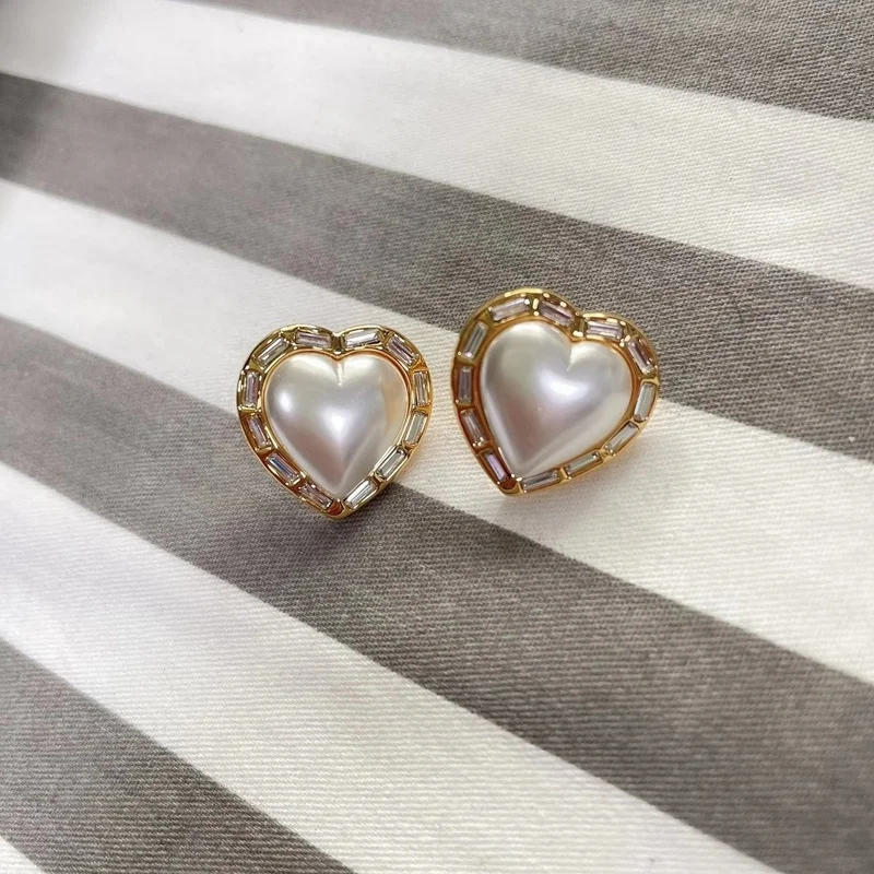 Timeless Wonder Shiny Zirconia Pearl Heart Stud Earrings for Women Jewelry Designer Ins Luxury Brand French Rare Prom Date 4325
Timeless Wonder Shiny Zirconia Pearl Heart Stud Earrings for Women Jewelry Designer Ins Luxury Brand French Rare Prom Date 4325