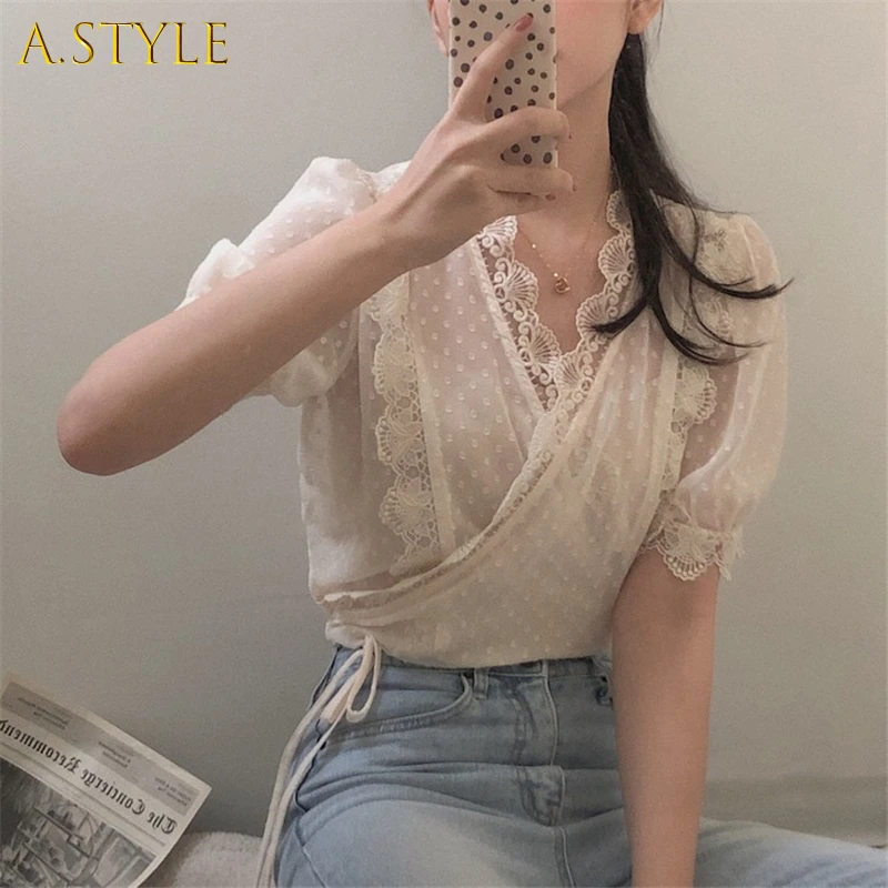 Comelsexy 2021 Summer V-Neck Vintage Lace Shirts Female Polka Dot Office Lady Loose Tops Fashion All Match Streetwear Blouses
Comelsexy 2021 Summer V-Neck Vintage Lace Shirts Female Polka Dot Office Lady Loose Tops Fashion All Match Streetwear Blouses