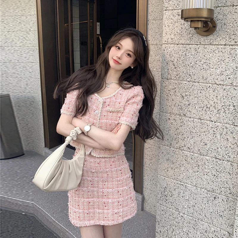 Женский комплект из двух предметов, короткий шерстяной твидовый пиджак и облегающая мини-юбка в европейском стиле, комплект из двух предметов для весны и лета 
Женский комплект из двух предметов, короткий шерстяной твидовый пиджак и облегающая мини-юбка в европейском стиле, комплект из двух предметов для весны и лета