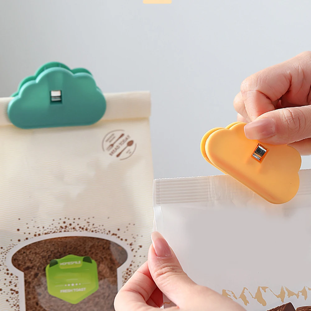 1pcs Cute Cloud-shaped Food Bag Sealing Clips Kitchen Multipurpose Air Tight Snack Bag Clamp Snack Bag Clip Kitchen Gadget Tools
1pcs Cute Cloud-shaped Food Bag Sealing Clips Kitchen Multipurpose Air Tight Snack Bag Clamp Snack Bag Clip Kitchen Gadget Tools