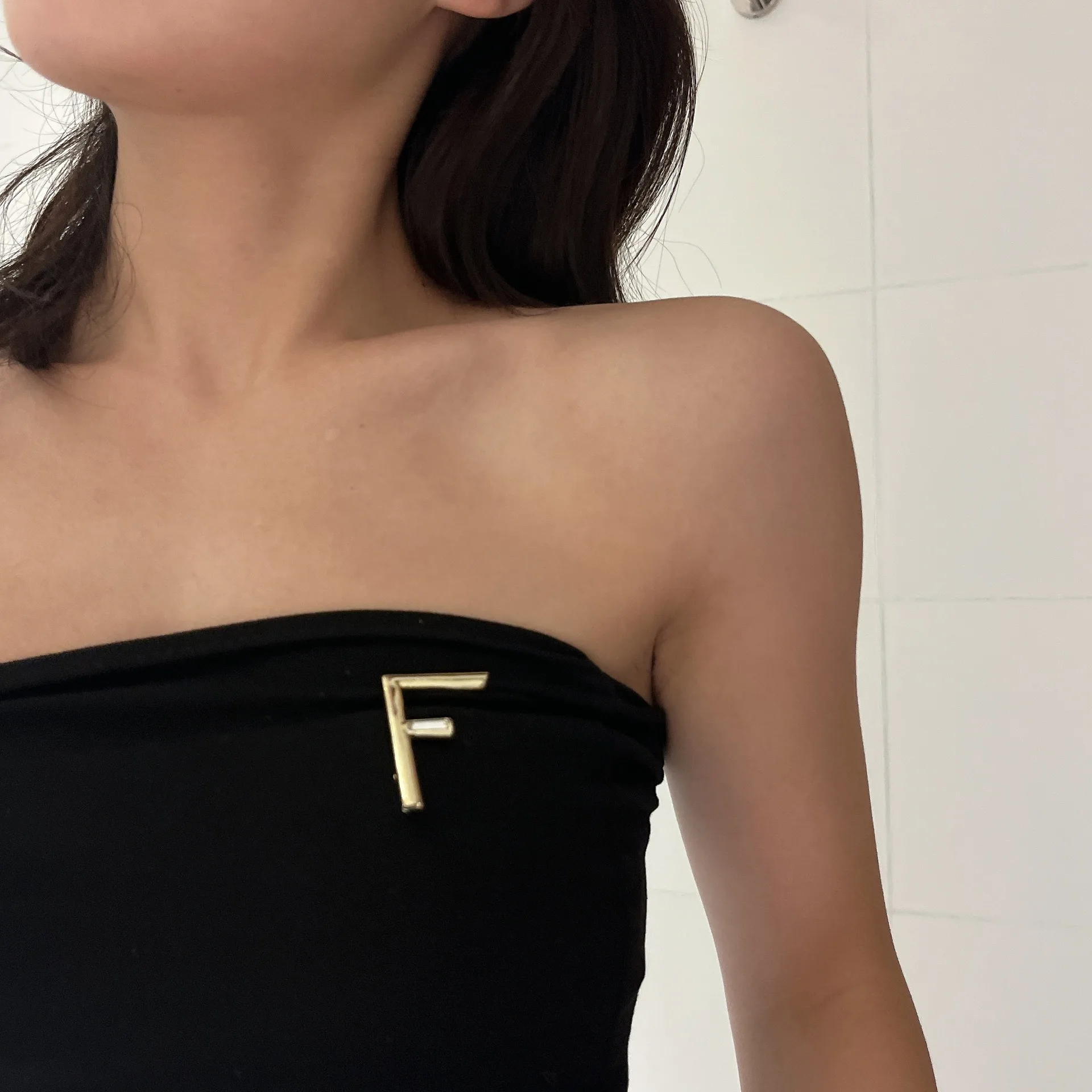 High Grade Fashion Metallic Letter Brooches For Women Personality New Brooch Pins Jewelry Wholesale
High Grade Fashion Metallic Letter Brooches For Women Personality New Brooch Pins Jewelry Wholesale
