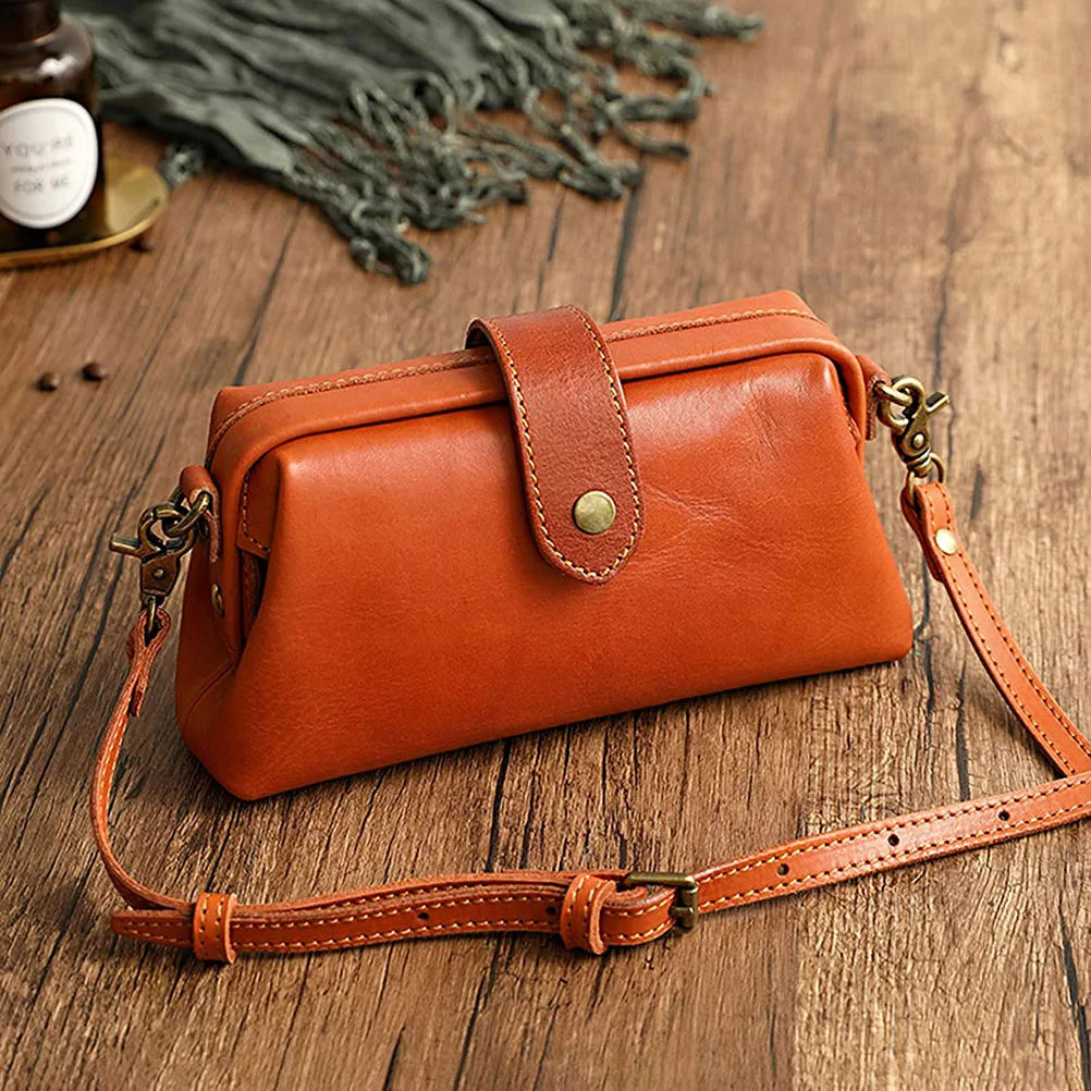 Casual Leather Shoulder Bags Retro Handmade Doctor Bag Clutch Crossbody Bag Women Vintage Style Travel Handbags Messenger
Casual Leather Shoulder Bags Retro Handmade Doctor Bag Clutch Crossbody Bag Women Vintage Style Travel Handbags Messenger