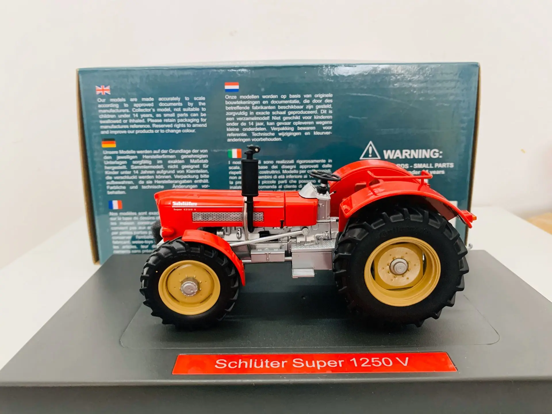 Weise-Toys 1042 Schluter Super 1250 V Tractor Farm 1:32 Scale DieCast Model New
Weise-Toys 1042 Schluter Super 1250 V Tractor Farm 1:32 Scale DieCast Model New