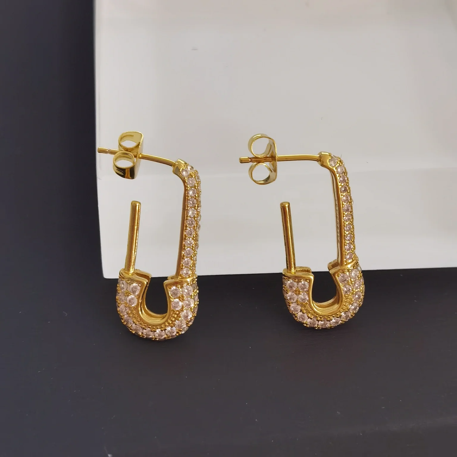 Fashion Classic Foop Vintage High Quality Women's Earrings Free Shipping With Stones Anniversary Gift Hoop Earring Jewelry
Fashion Classic Foop Vintage High Quality Women's Earrings Free Shipping With Stones Anniversary Gift Hoop Earring Jewelry
